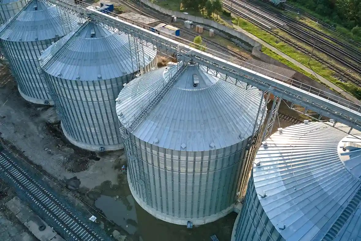 Silos and tanks